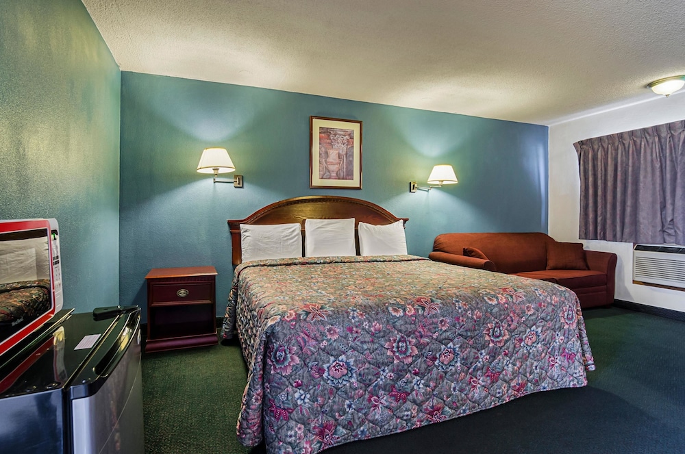 Room, 1 King Bed With Sofa Bed, Ground Floor photo 1