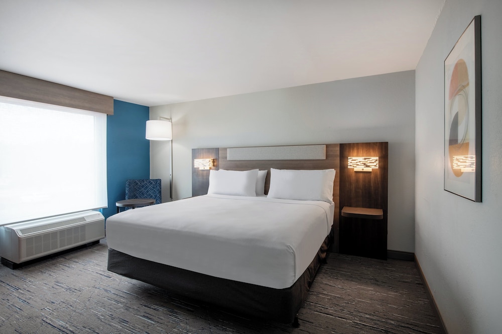 Standard Room, 1 King Bed - Photo 1