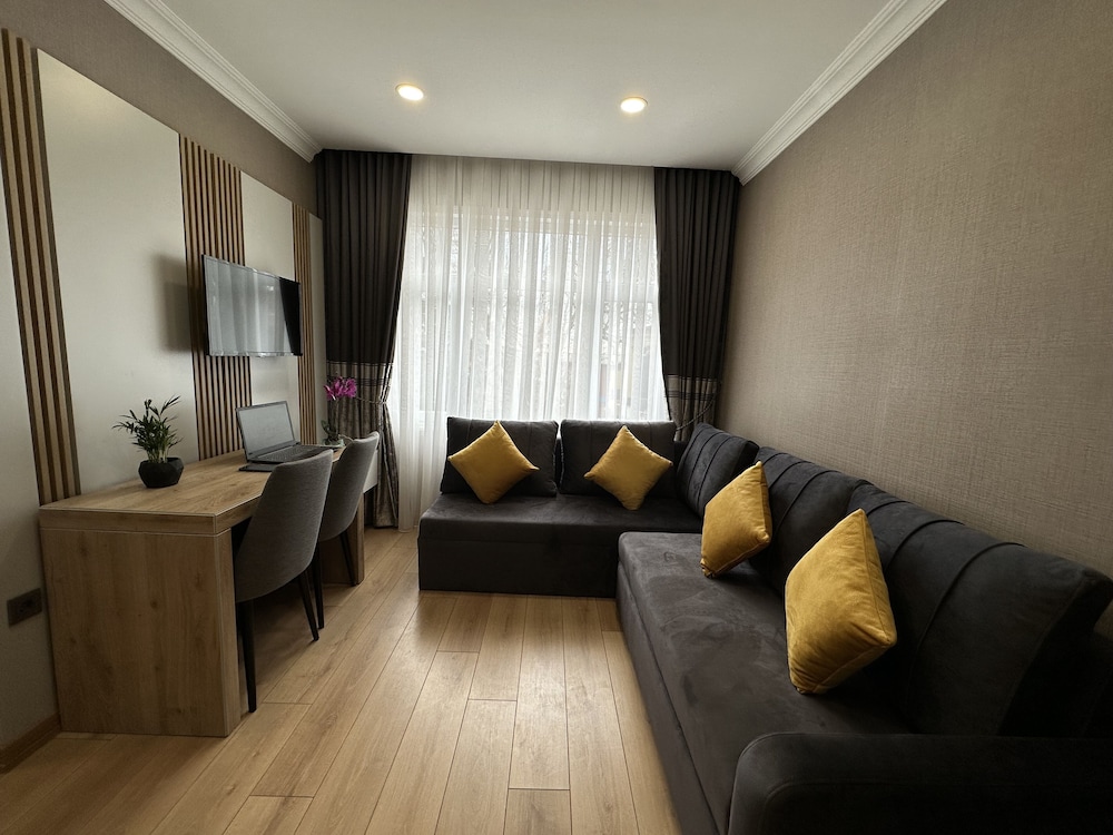 Family Suite with Park View photo 3