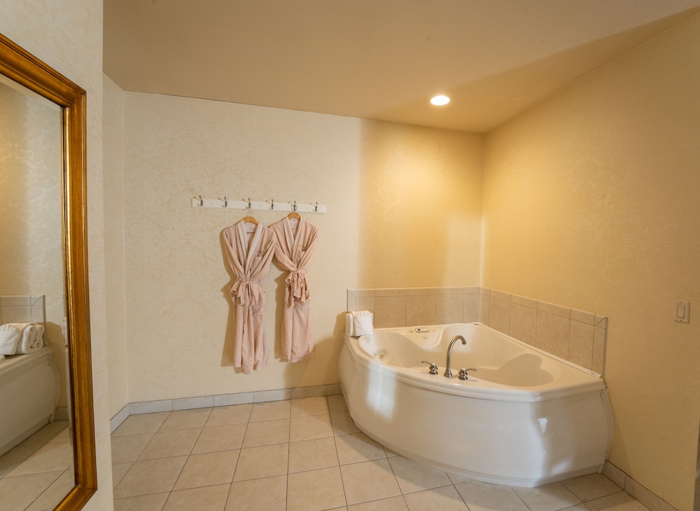 Executive Studio Suite, 1 King Bed, Hot Tub photo 2