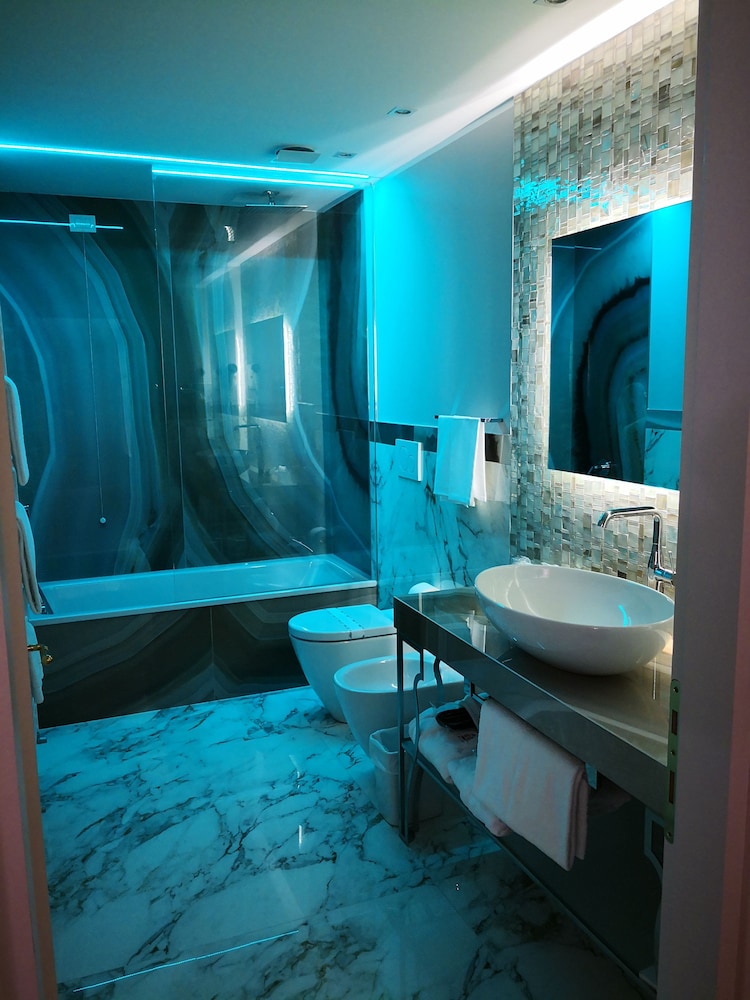 Premium Room (Rooftop) - Photo 8