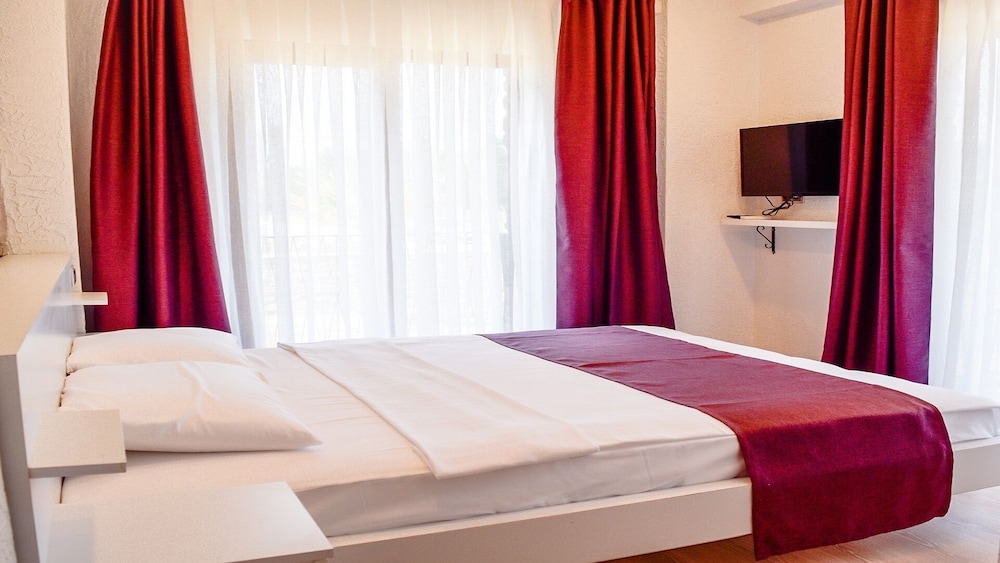 Economy Room, 1 Queen Bed photo 1
