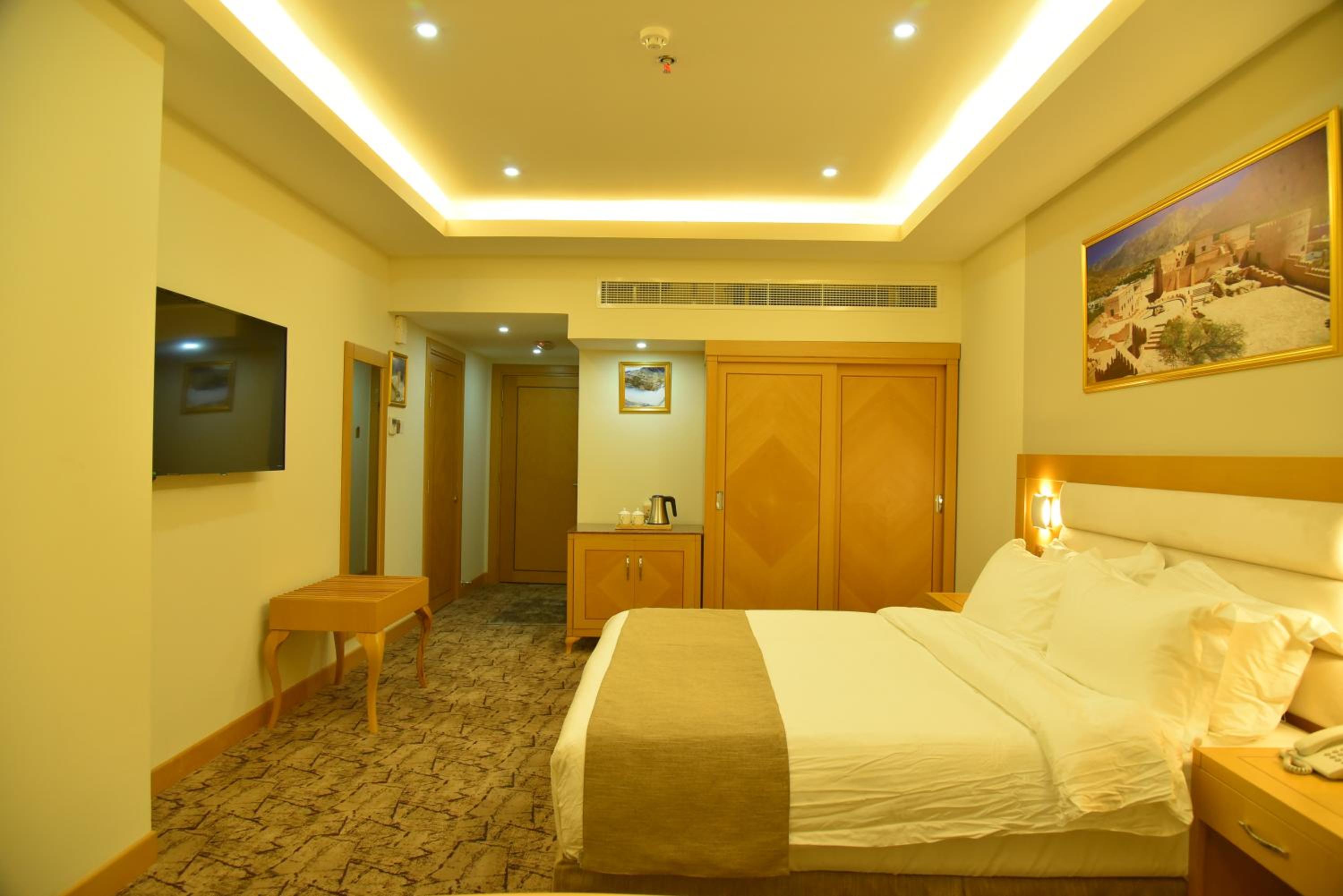 Standard King Room - Photo 2