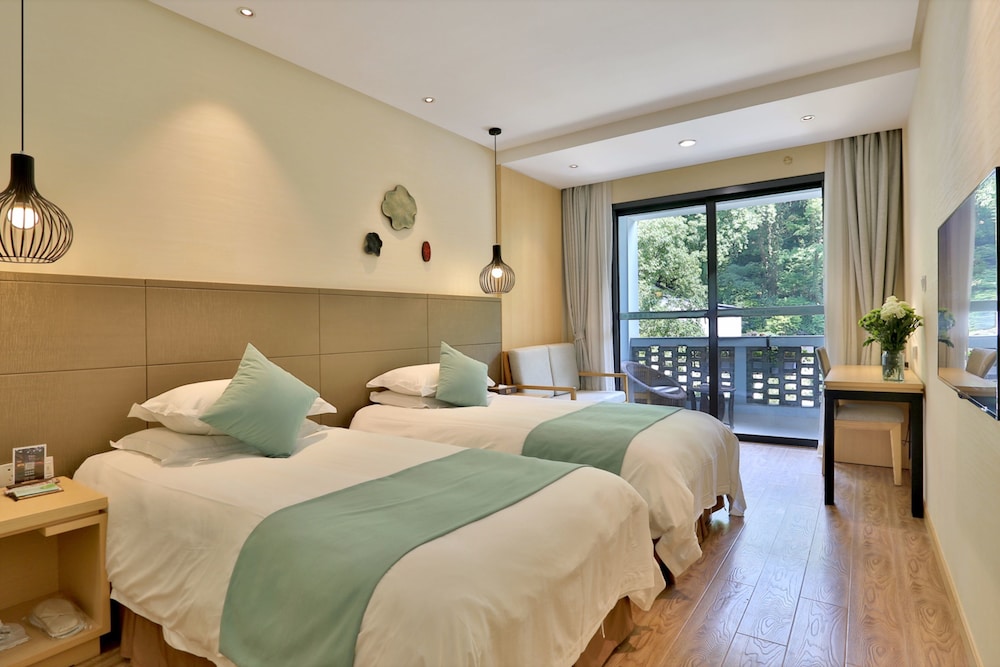 Superior Twin Room With Balcony photo 2