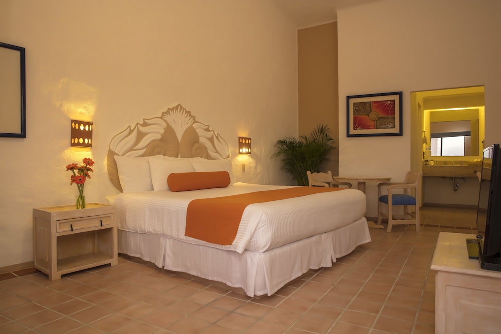 Deluxe Room, 1 King Bed - Photo 2