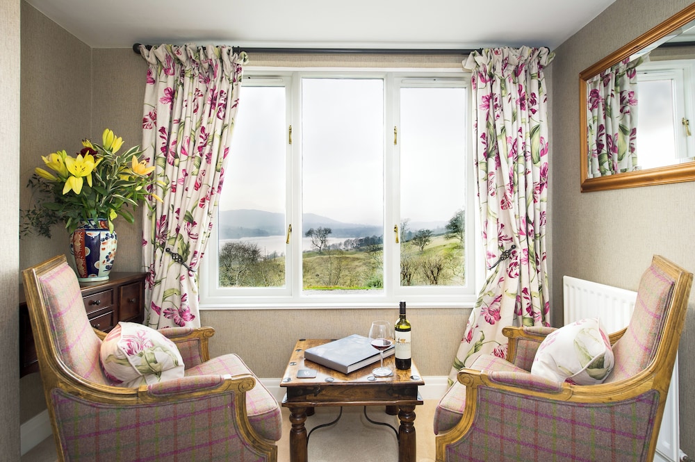 Junior Room, Lake View