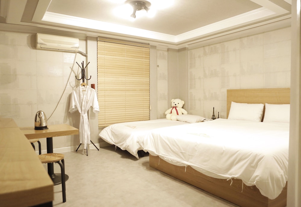 Standard Room - Photo 1