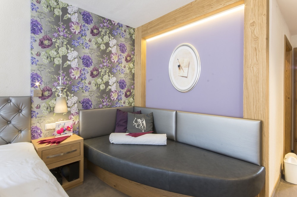 Romantic Double Room, Bathtub photo 2
