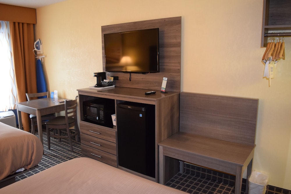 Room, 2 Queen Beds, Accessible, Non Smoking (Mobility Accessible) - Photo 4