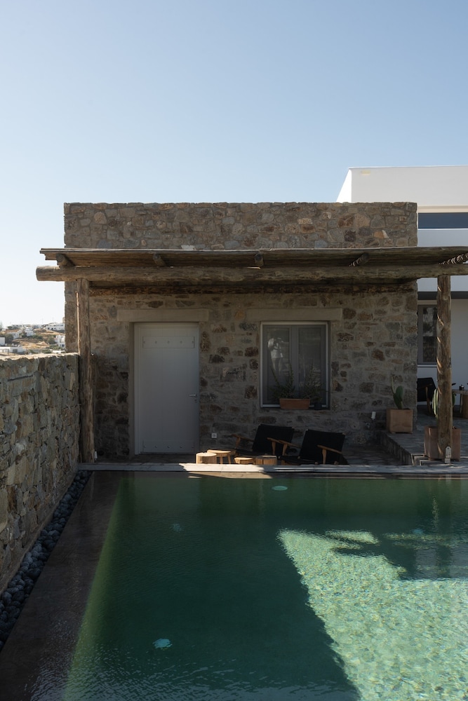 Luxury House, Pool View