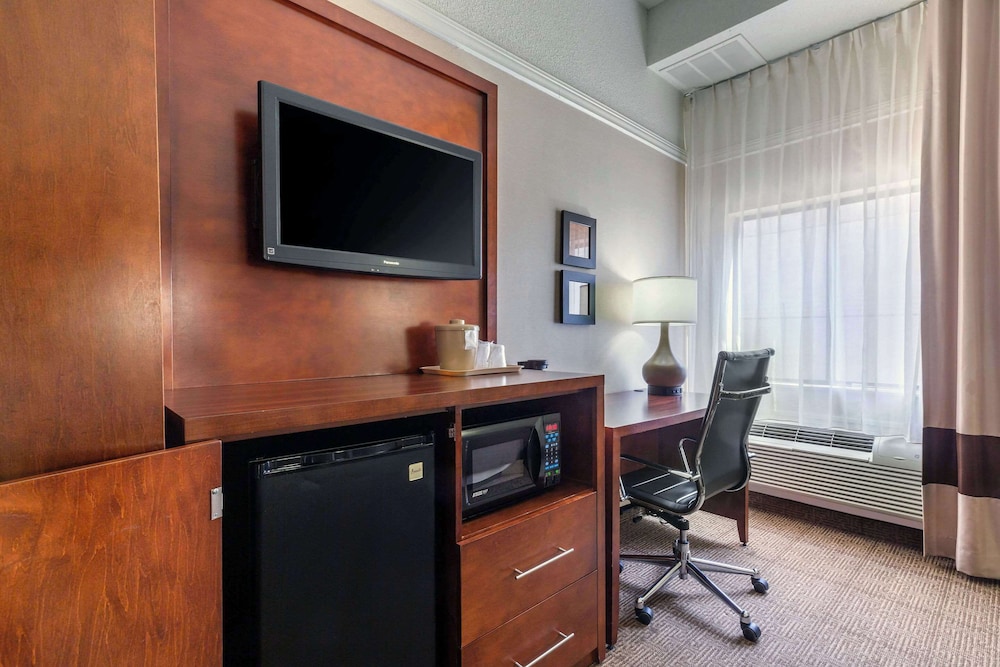 Standard Room, 2 Queen Beds, Non Smoking - Photo 6