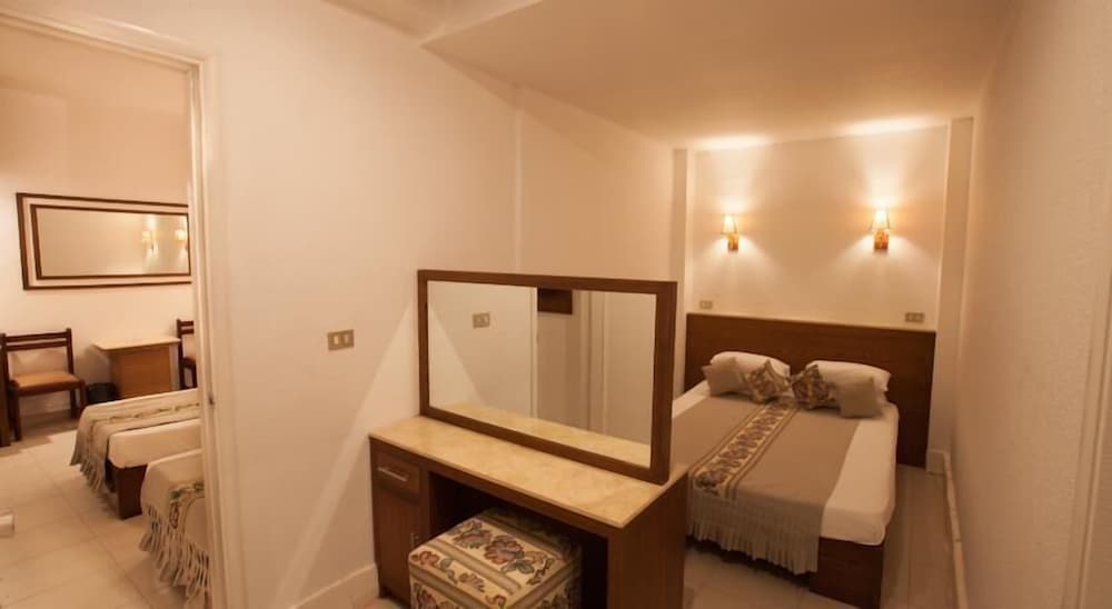Family Room, 2 Bedrooms, Partial Sea View