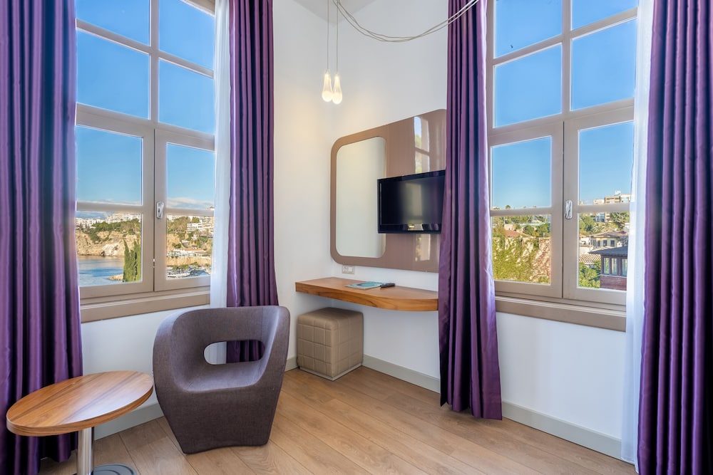 Deluxe Room, 1 Double Bed, Non Smoking, Sea View - Photo 20