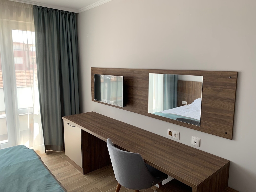 Double or Twin Room - Photo 6