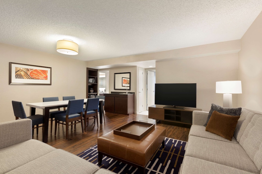 Suite, 2 Bedrooms, Accessible, Non Smoking (Hearing) - Photo 3