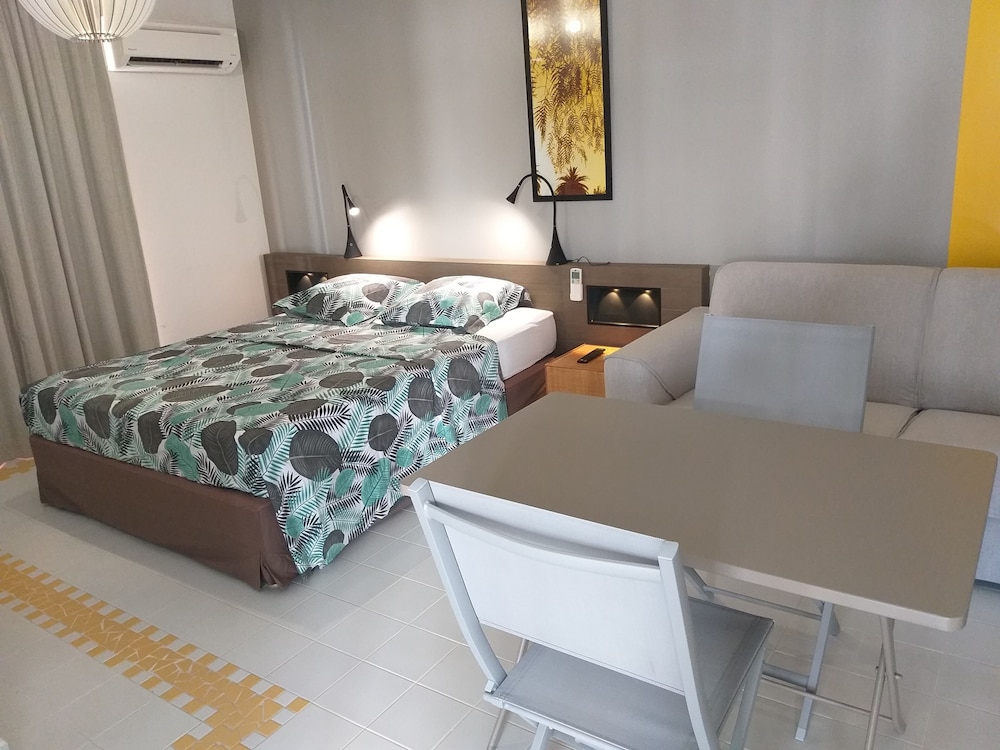 Deluxe Studio, Ensuite, Sea View (Hibiscus Paradis)