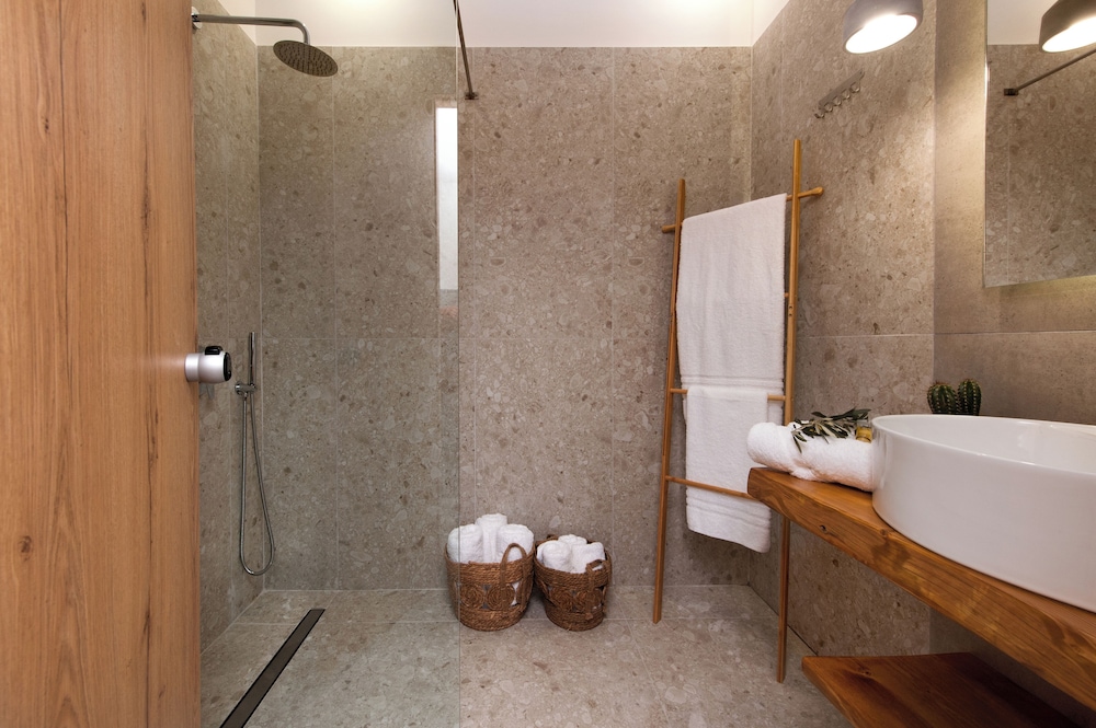 Deluxe Triple Room photo 3