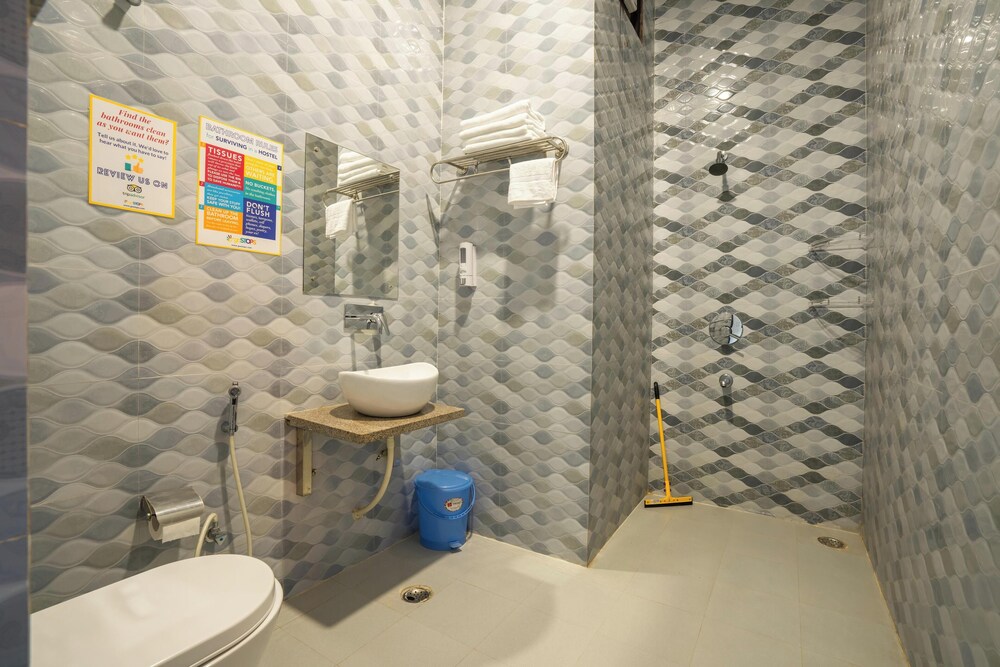 Deluxe private Ac room With Ensuite Bathroom - Photo 3