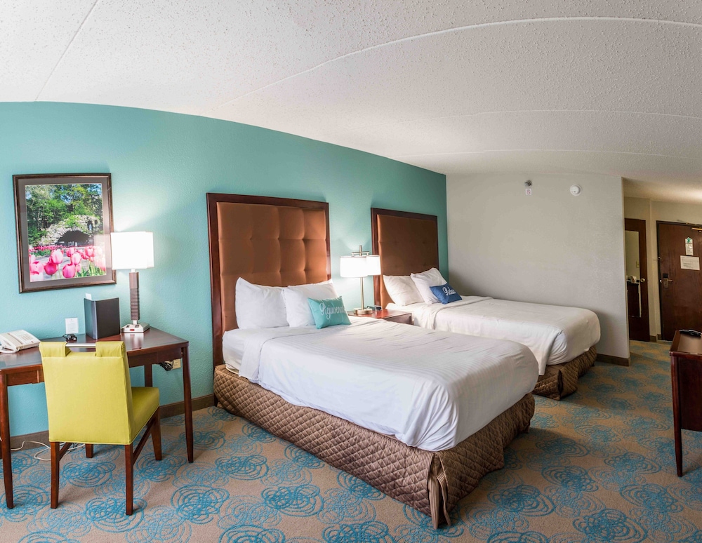 Premier Room, 2 Queen Beds - Photo 1
