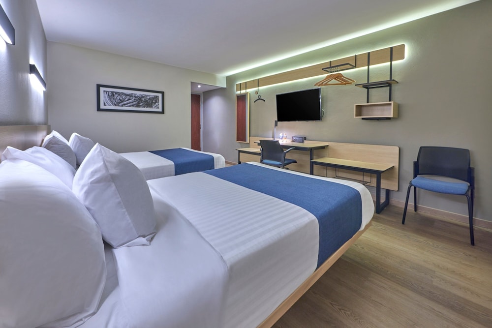 Room, 2 Double Beds - Photo 4