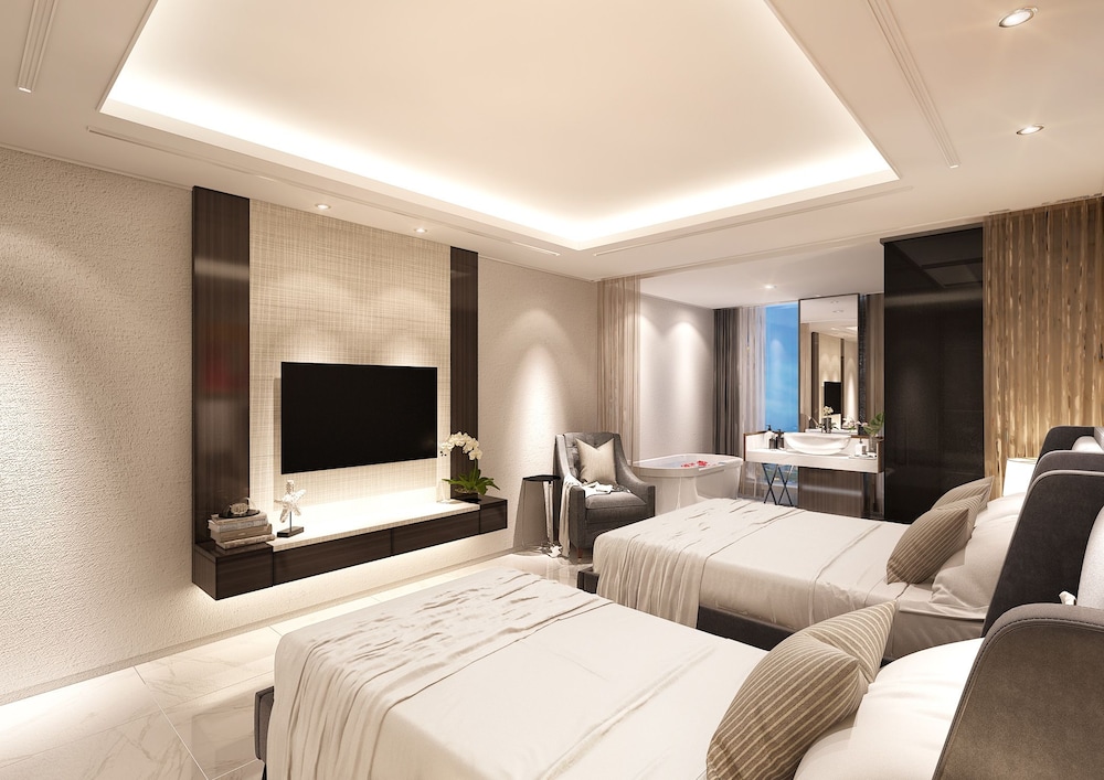 Premier Twin Room (Base person : 2, Max person : 3) photo 2