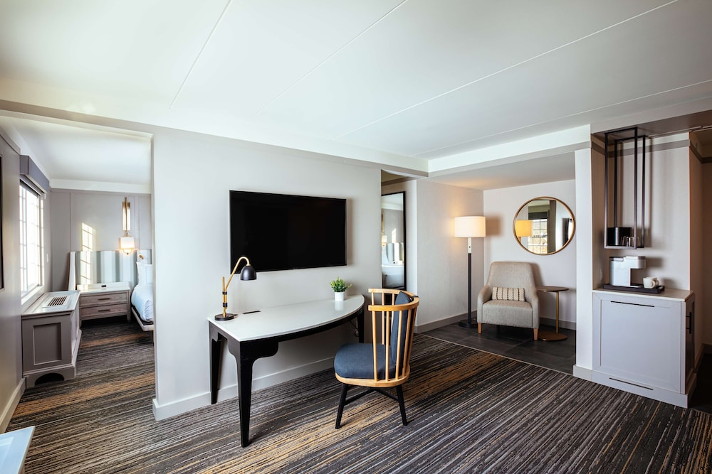 Suite, 1 Bedroom, Accessible - Photo 2