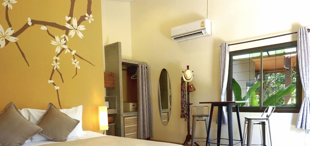 Superior Bungalow, 1 King Bed, Kitchenette, Pool View photo 1
