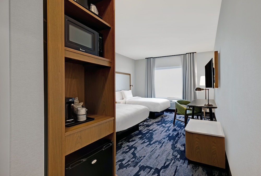 Room, 2 Queen Beds - Photo 4
