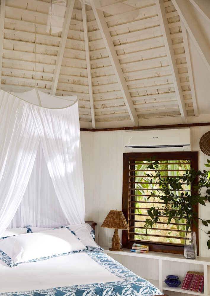 SELM Two Bedroom Lagoon Hut (with Lounge)