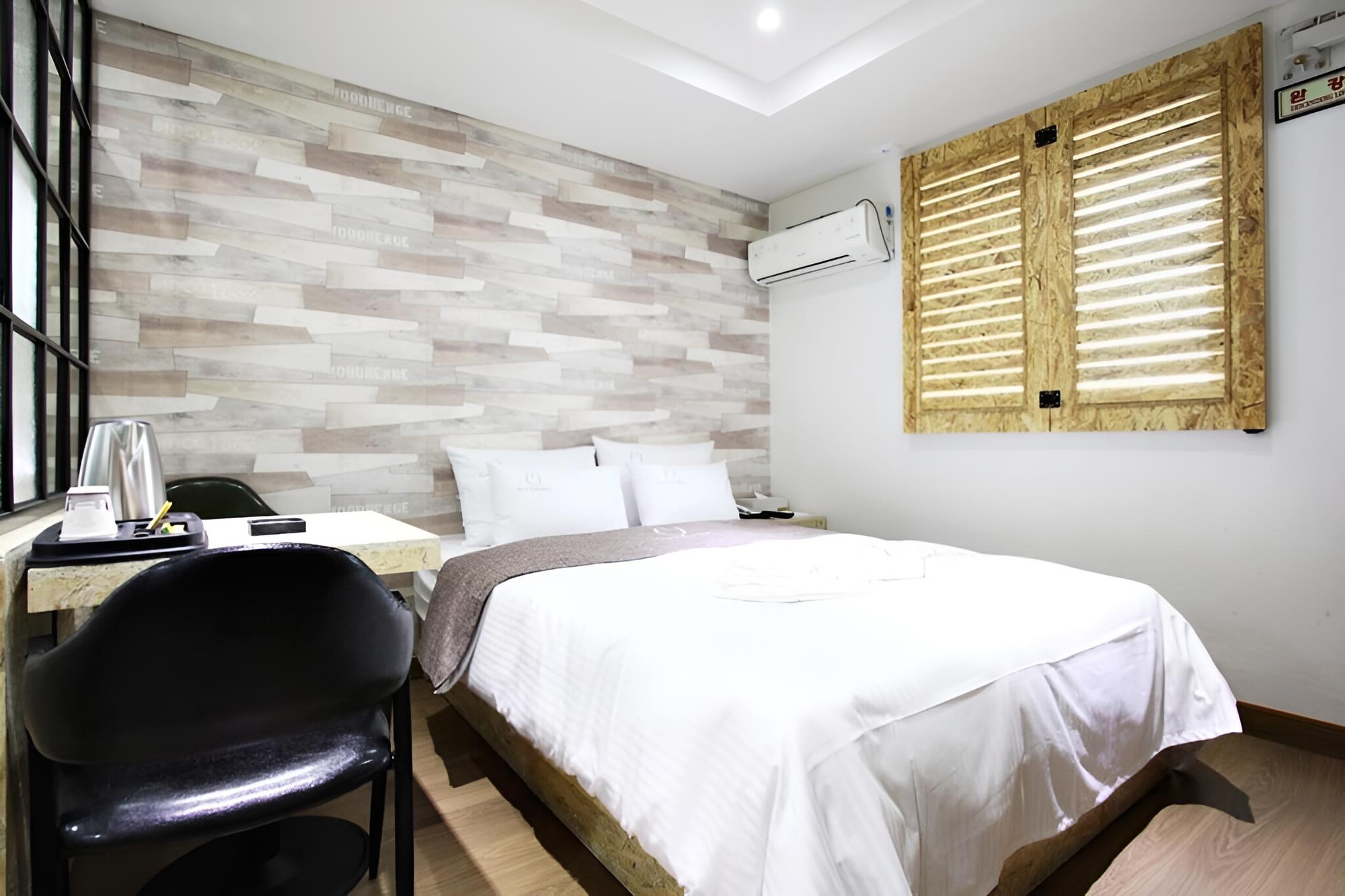 Room (Deluxe Gaming Room (Nintendo Netflix/) photo 3