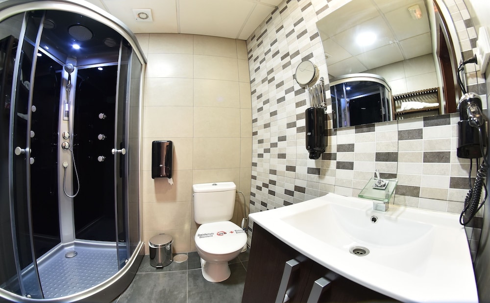 Comfort Double Room, Terrace with Free Airport Shuttle - Photo 19