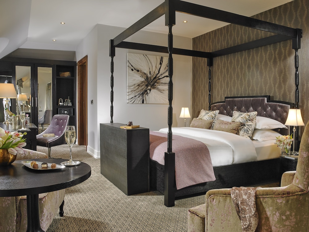 Deluxe Suite, 1 King Bed, Corner