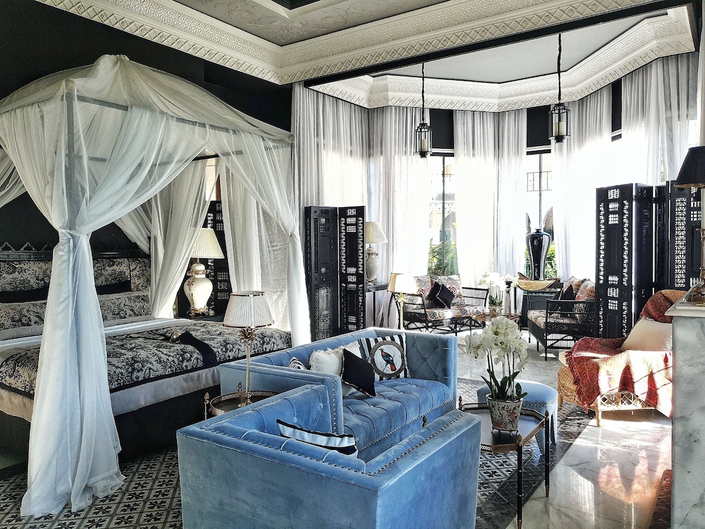 Senior Suite - Photo 1