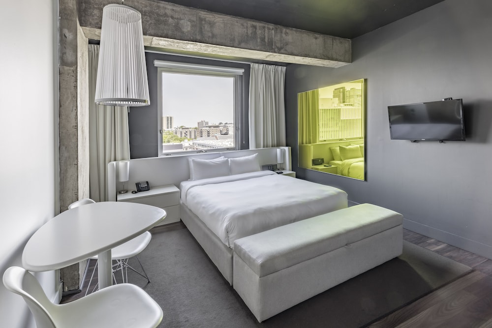 Standard Room, 1 Queen Bed (Hip) - Photo 1
