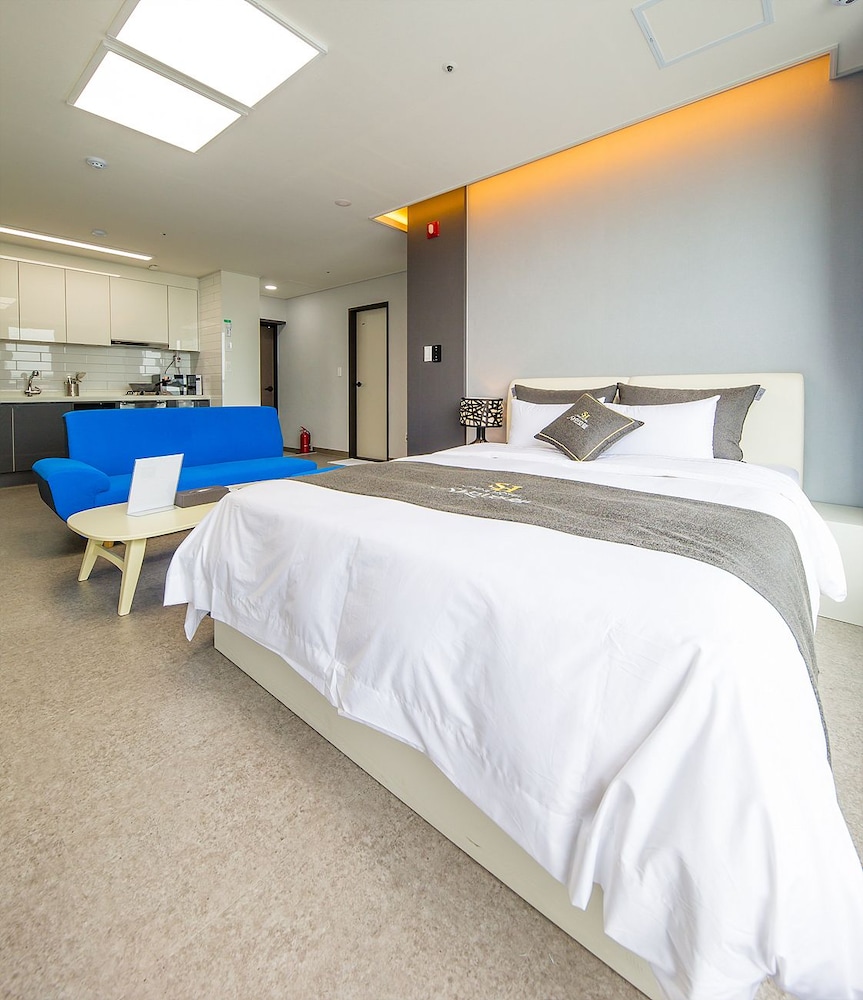 Twin Room (Residence)