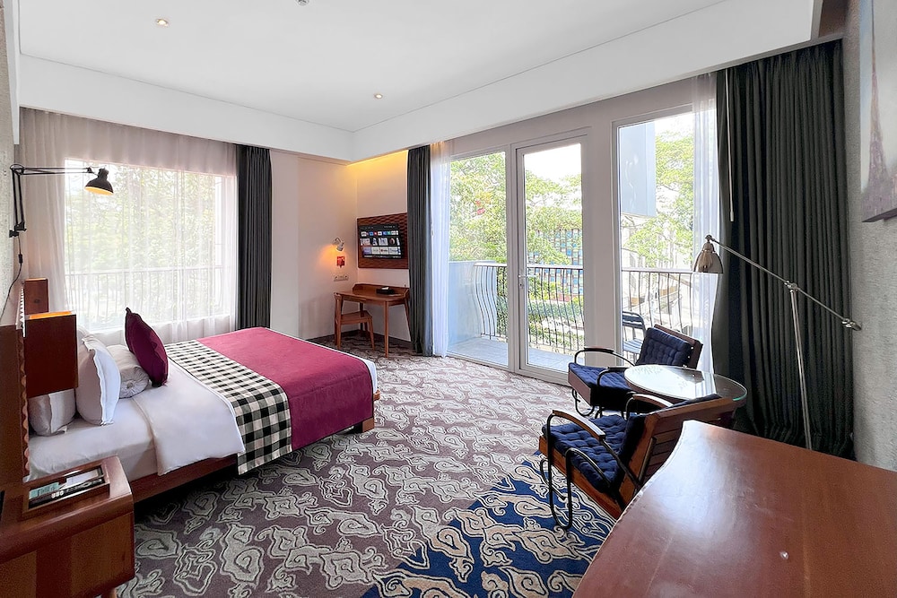 Executive Room, 1 Queen Bed, City View photo 2