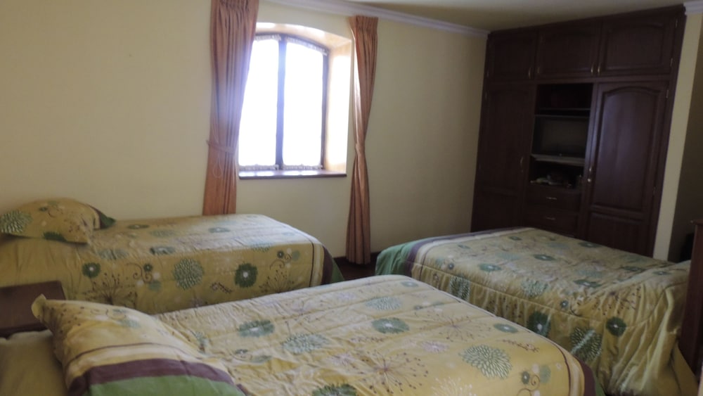 Standard Triple Room, Ensuite photo 1