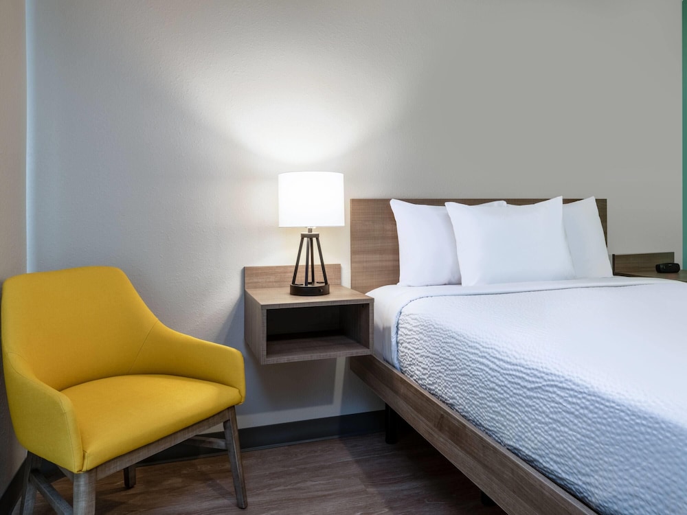 Suite, 1 Queen Bed, Non Smoking photo 3