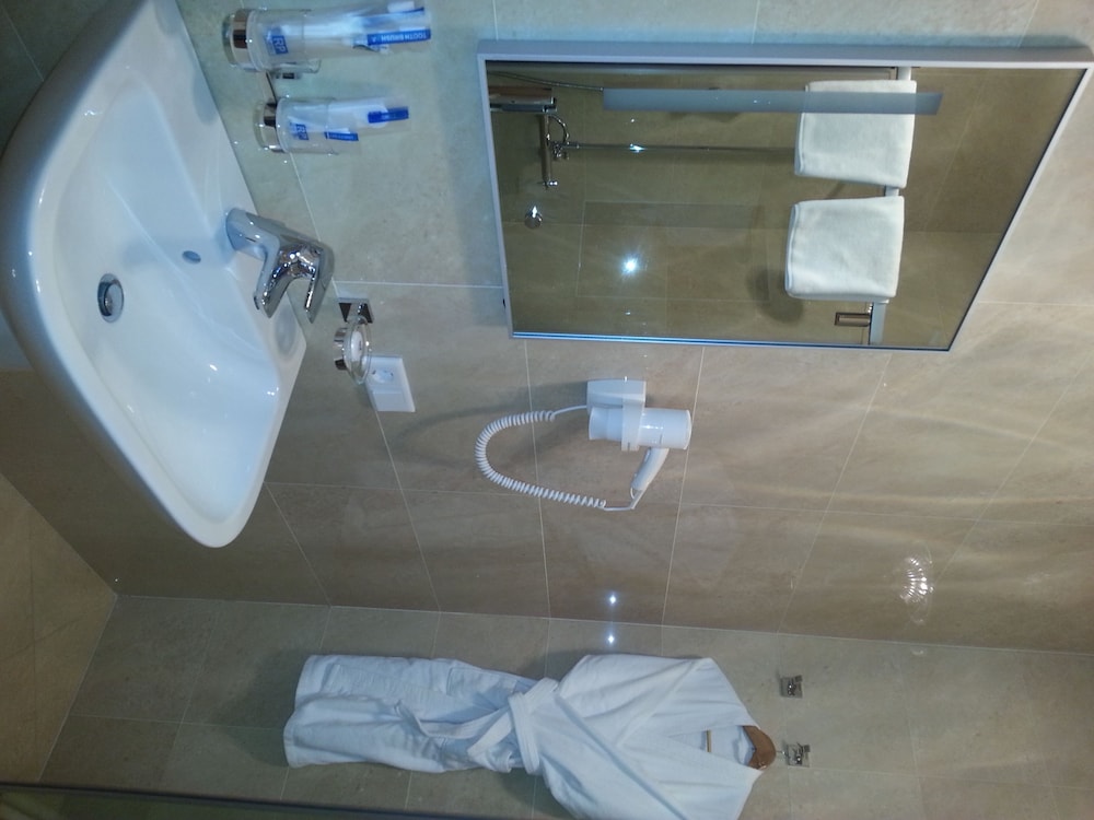 Standard Double or Twin Room photo 3