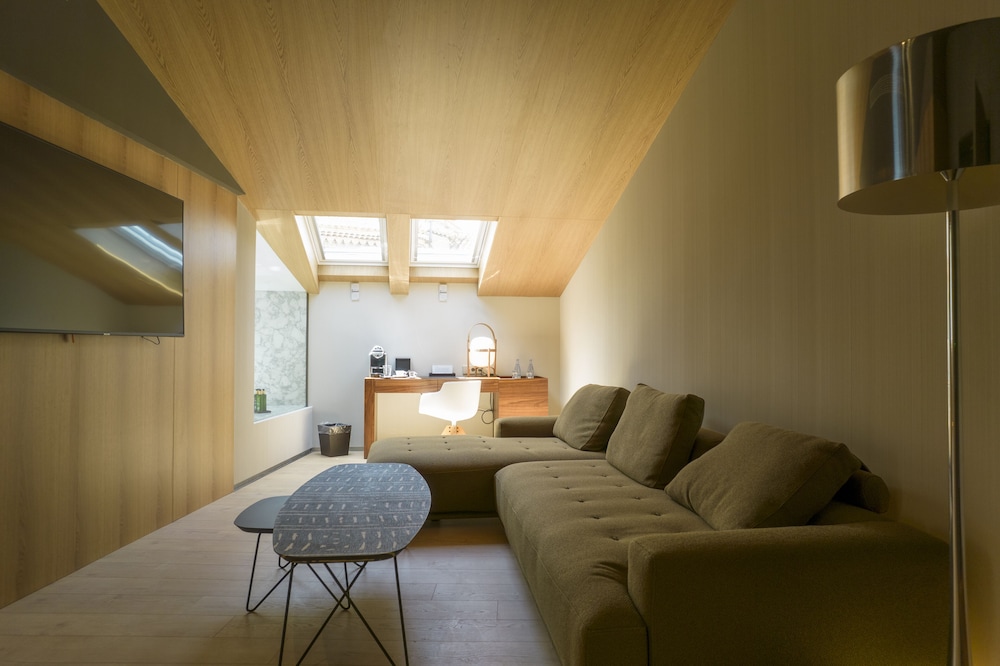 Suite - Photo 9