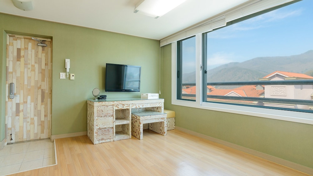 Basic Room, 1 Bedroom (Chintao) photo 2