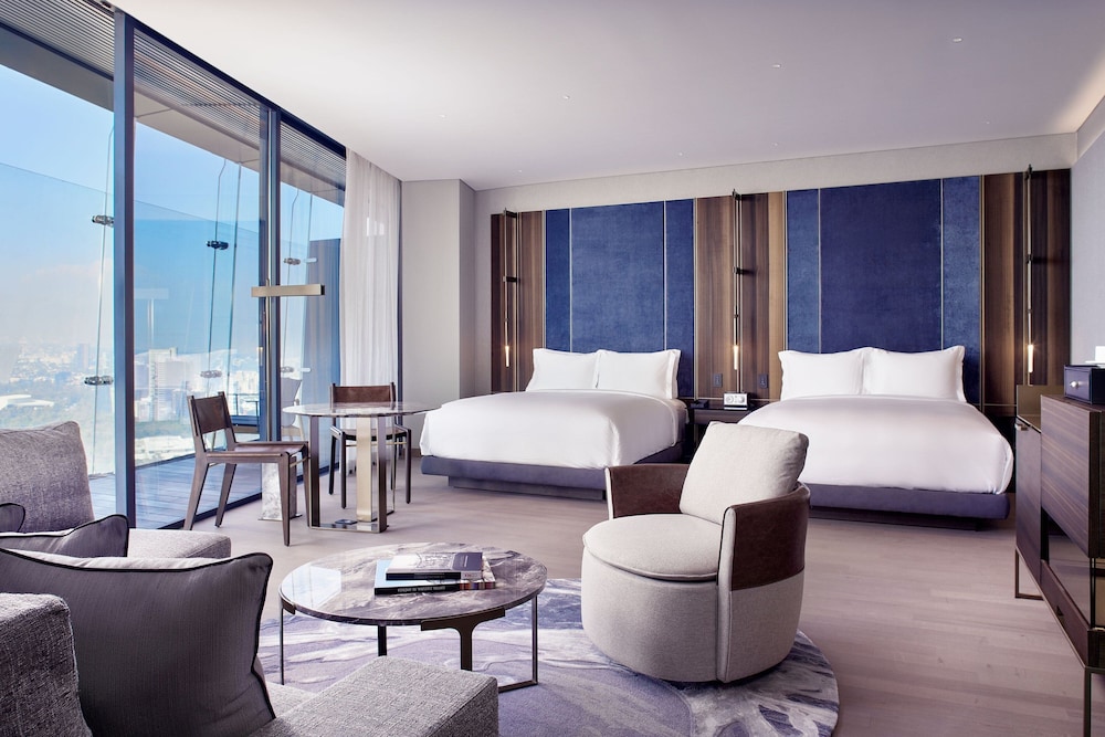 Junior Suite, 2 Queen Beds, Park View (Corner, Terrace) thumbnail 6