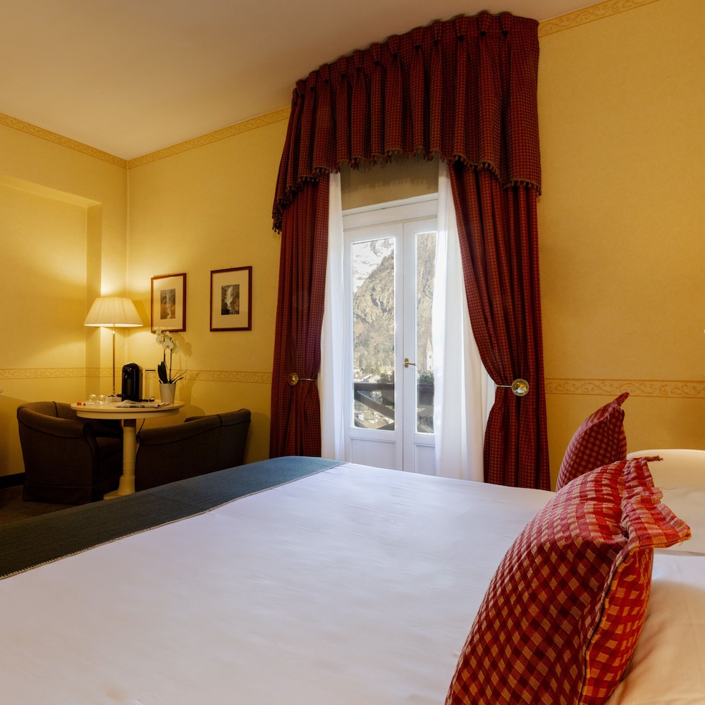 Double or Twin Room, Balcony, Mountain View (Prestige) photo 2