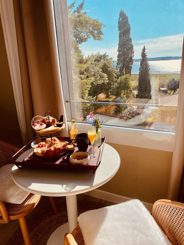 Panoramic Double Room, Private Bathroom, Lake View (La Nautique) photo 3