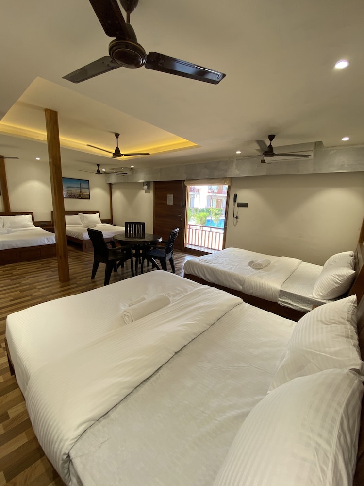 Junior Quadruple Room photo 2