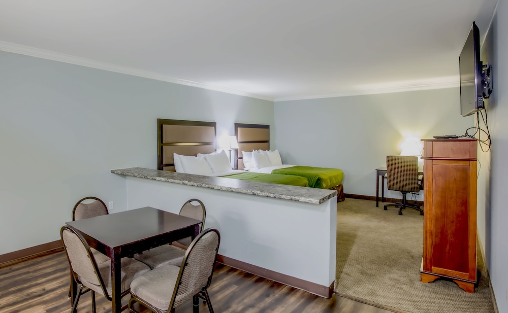 Suite, Multiple Beds, Non Smoking - Photo 2
