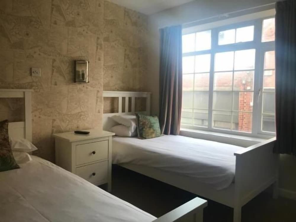 Twin Room, Ensuite photo 2