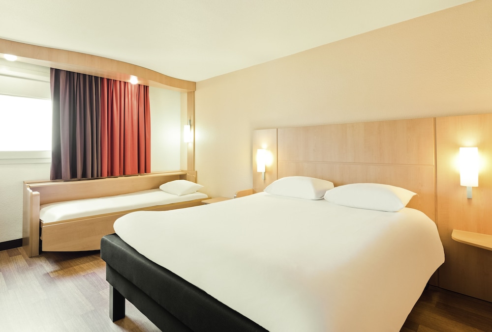Standard Double Room, Multiple Beds - Photo 8