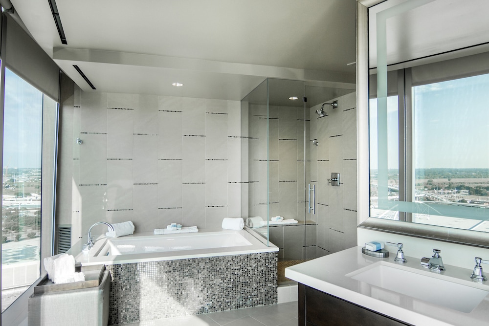 Luxury Suite, 1 King Bed, Corner - Photo 15