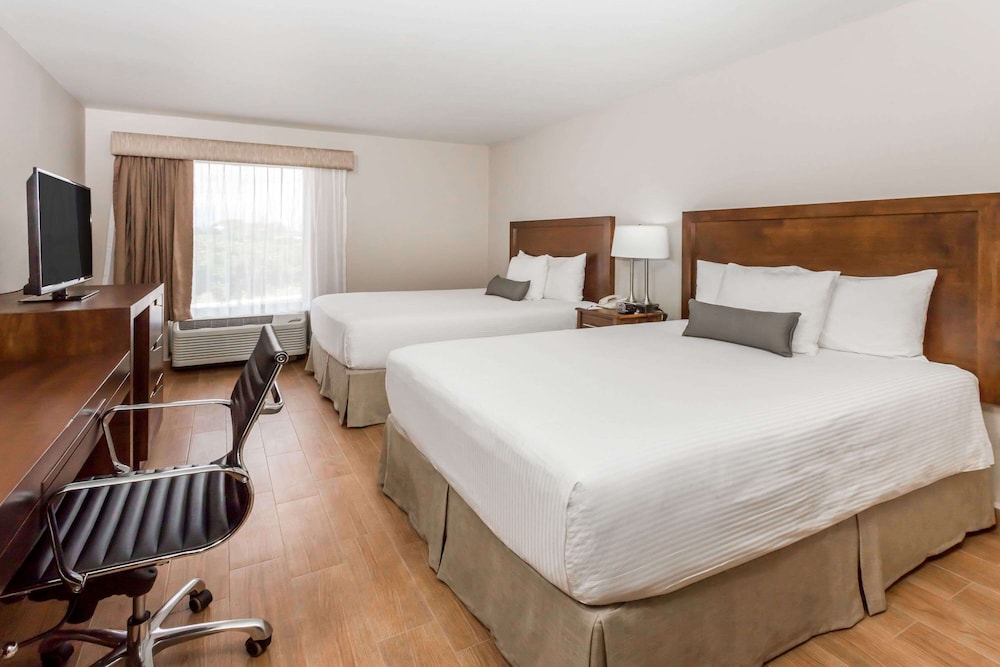 Room, 2 Queen Beds, Non Smoking - Photo 3